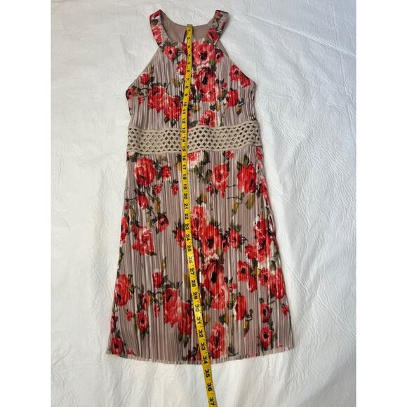FLORAL SLEEVELESS COCKTAIL DRESS Crochet Knee Length Satiny Feminine - Picture 10 of 12